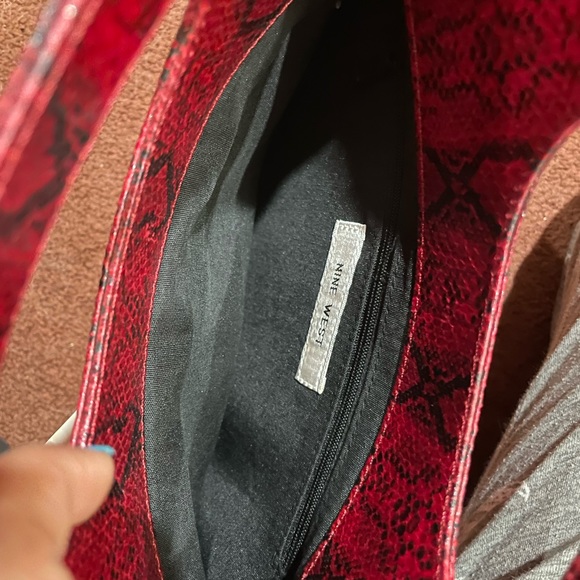 Red snake print purse - Picture 4 of 4